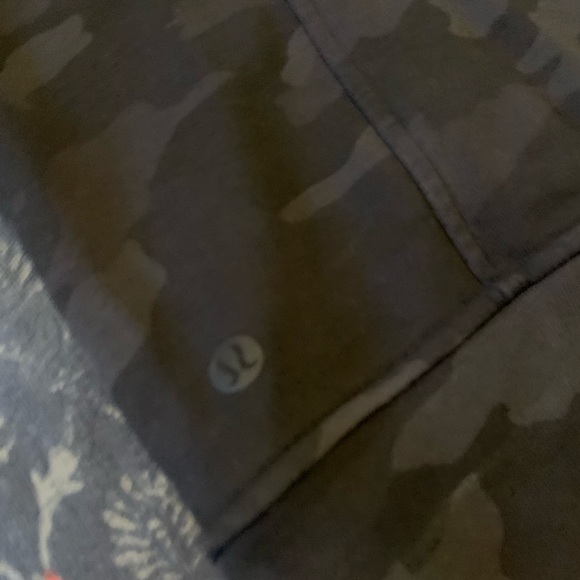 Lululemon Scuba Crewneck in ‘Heritage 365 Black Camo’ - Picture 3 of 6